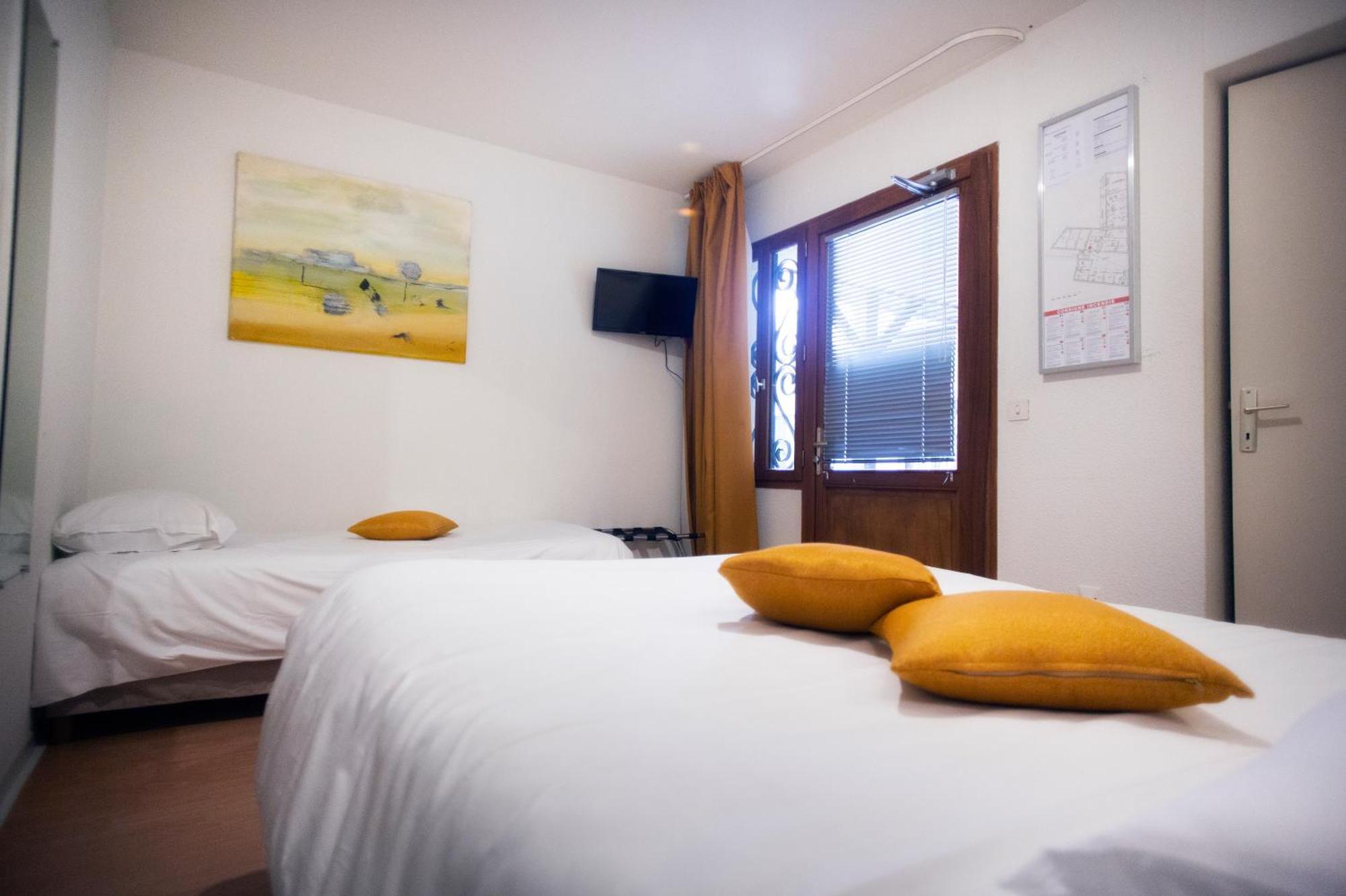 Le Victor Hugo - Hotel Et Restaurant - Logis Hotels Saint-Céré エクステリア 写真