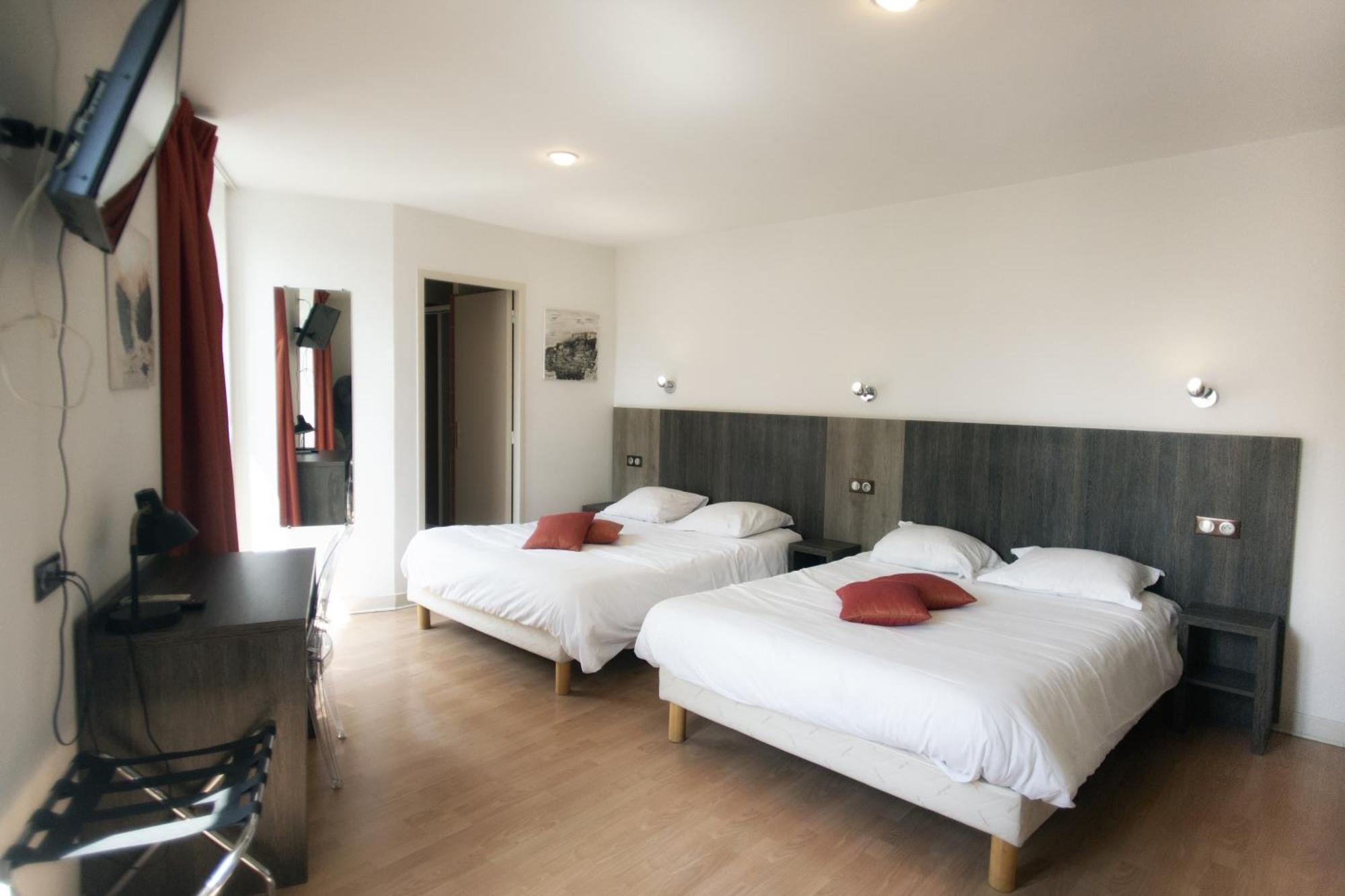 Le Victor Hugo - Hotel Et Restaurant - Logis Hotels Saint-Céré エクステリア 写真