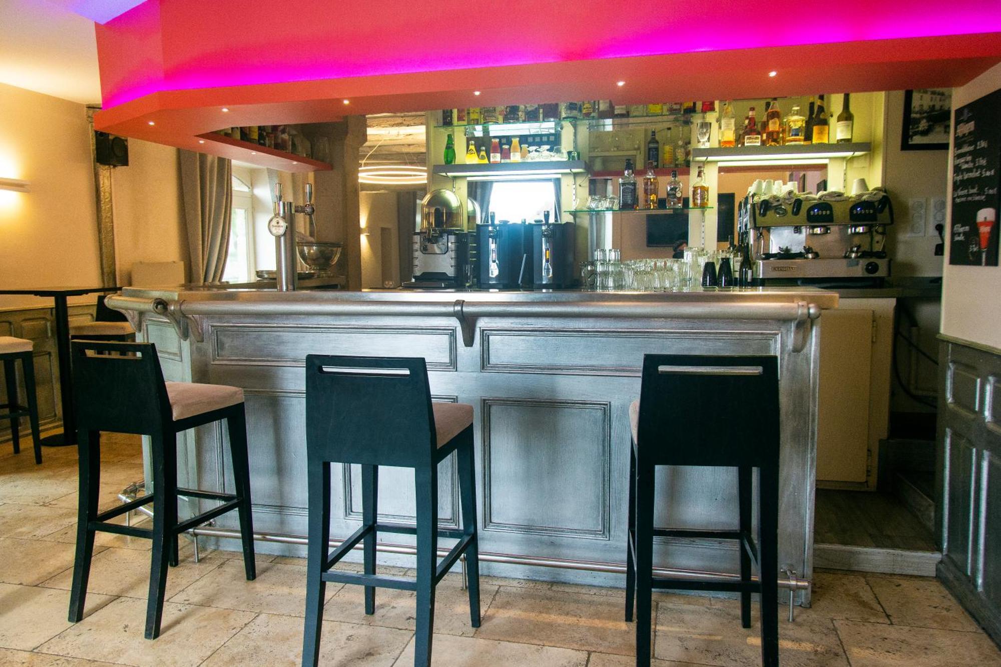 Le Victor Hugo - Hotel Et Restaurant - Logis Hotels Saint-Céré エクステリア 写真
