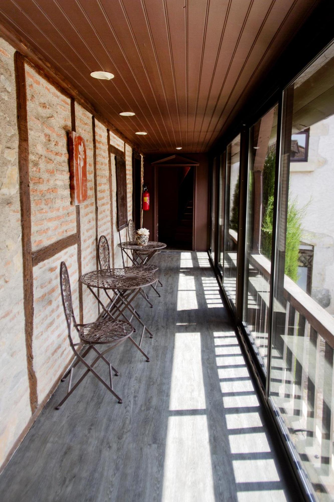 Le Victor Hugo - Hotel Et Restaurant - Logis Hotels Saint-Céré エクステリア 写真