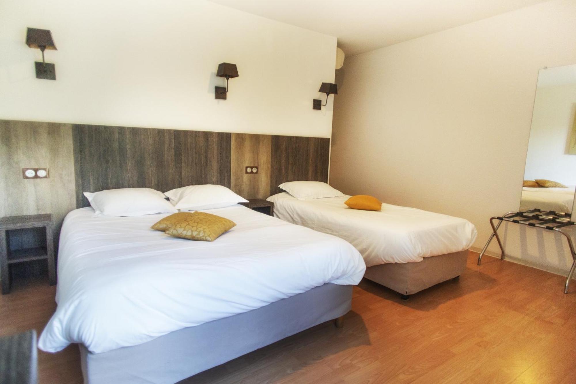 Le Victor Hugo - Hotel Et Restaurant - Logis Hotels Saint-Céré エクステリア 写真