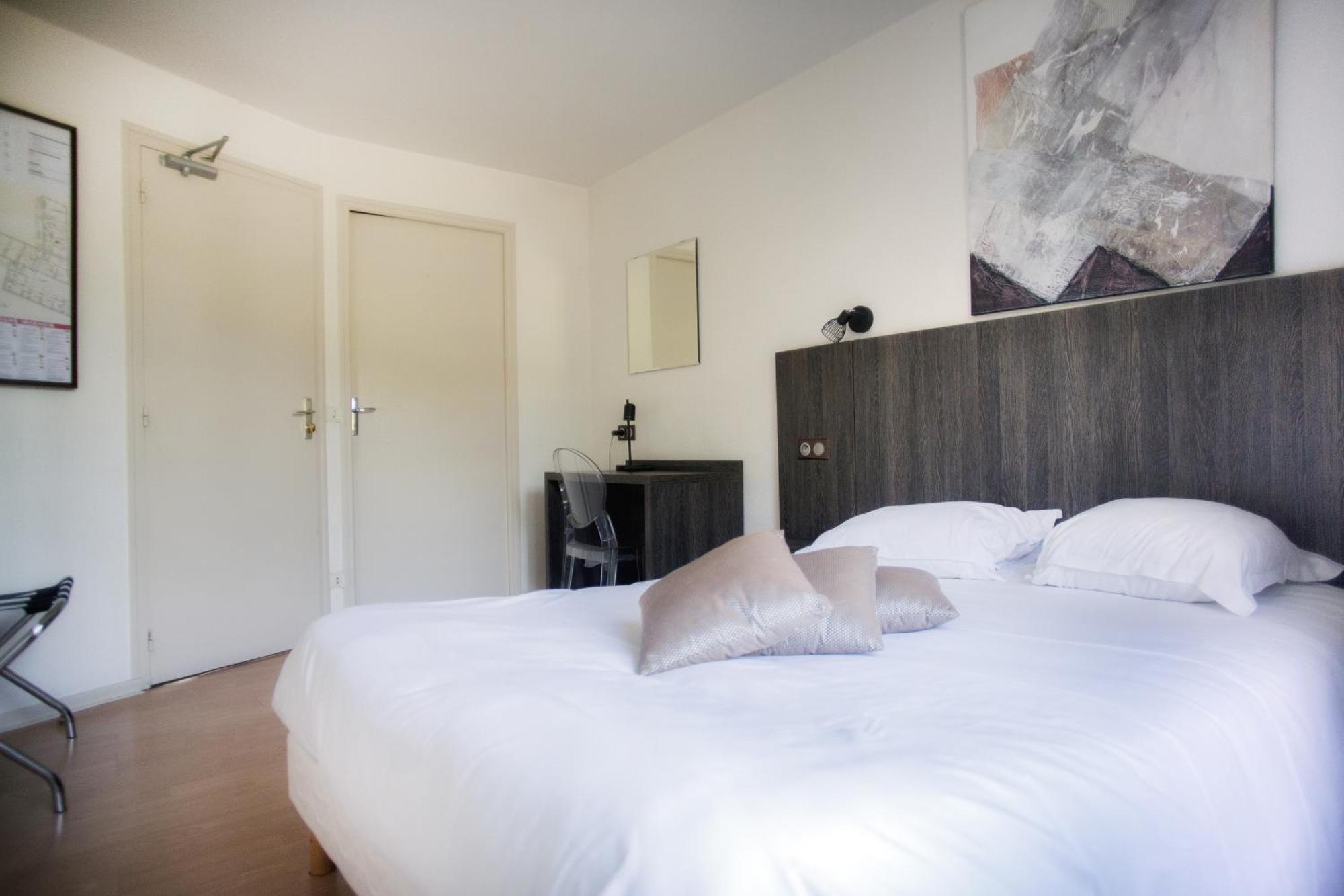 Le Victor Hugo - Hotel Et Restaurant - Logis Hotels Saint-Céré エクステリア 写真