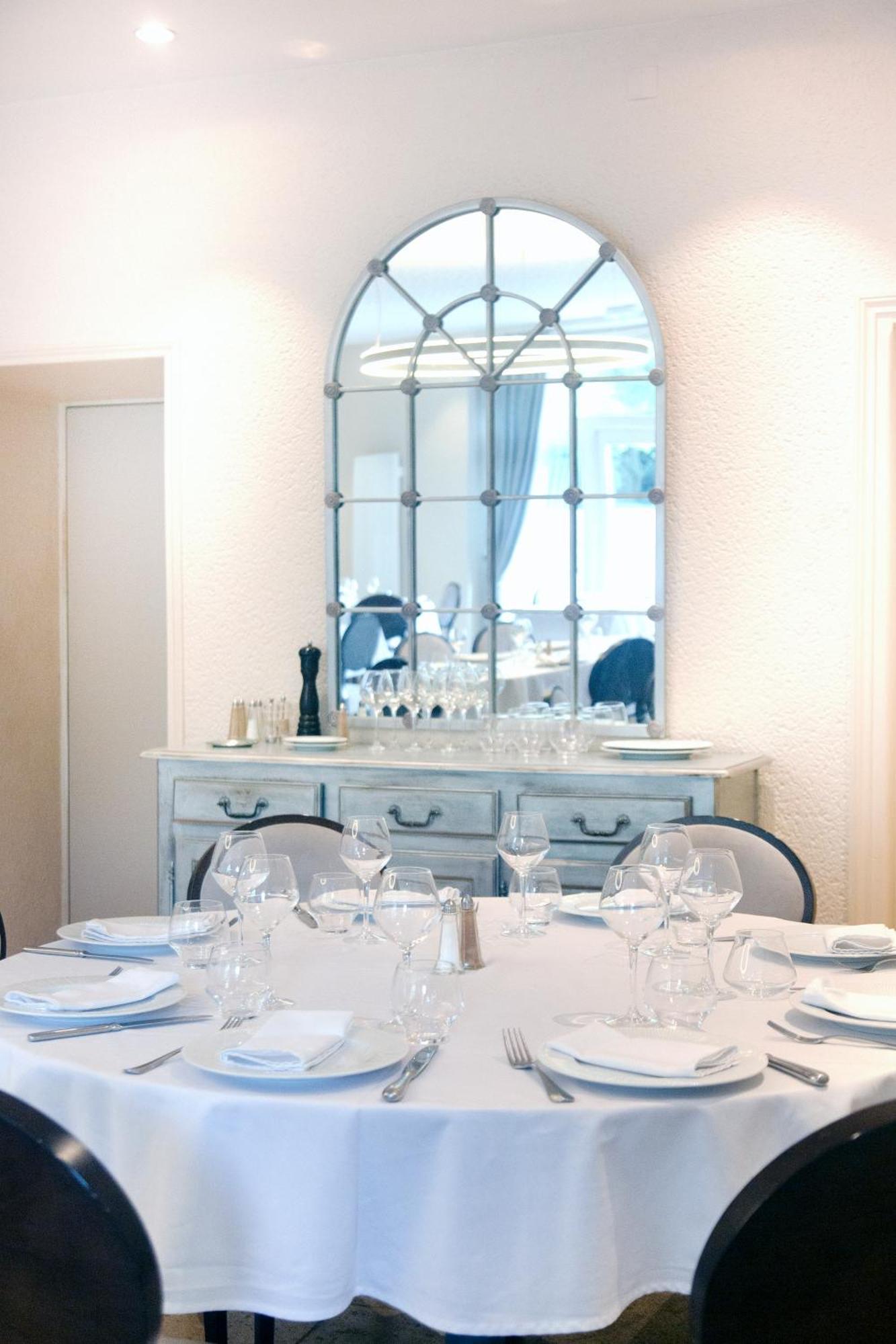 Le Victor Hugo - Hotel Et Restaurant - Logis Hotels Saint-Céré エクステリア 写真