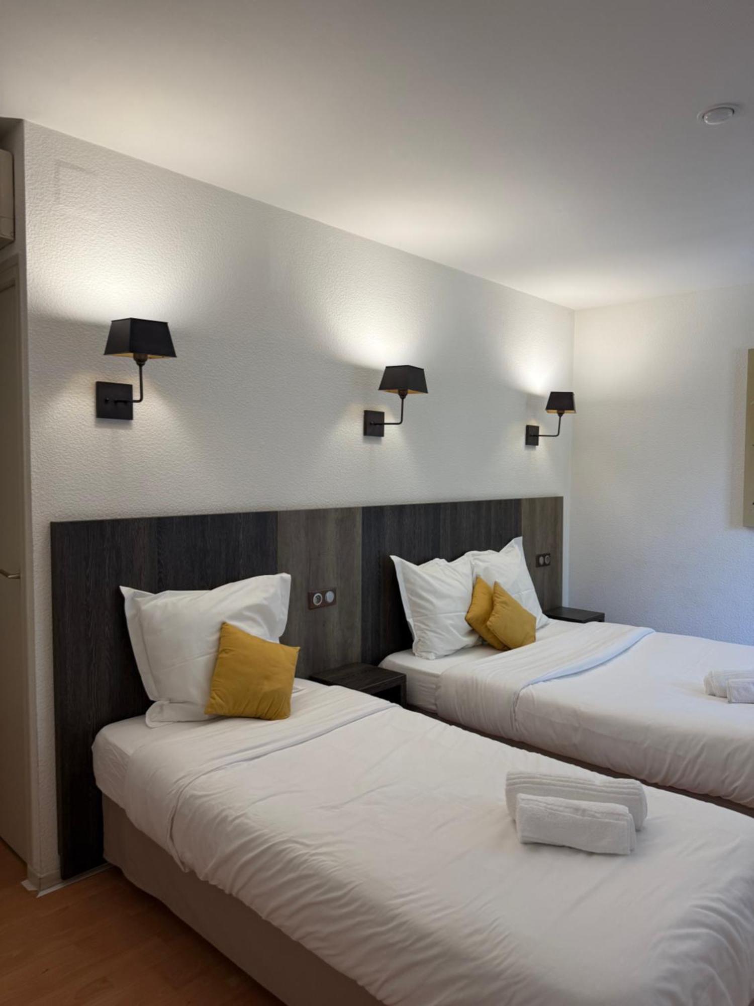Le Victor Hugo - Hotel Et Restaurant - Logis Hotels Saint-Céré エクステリア 写真