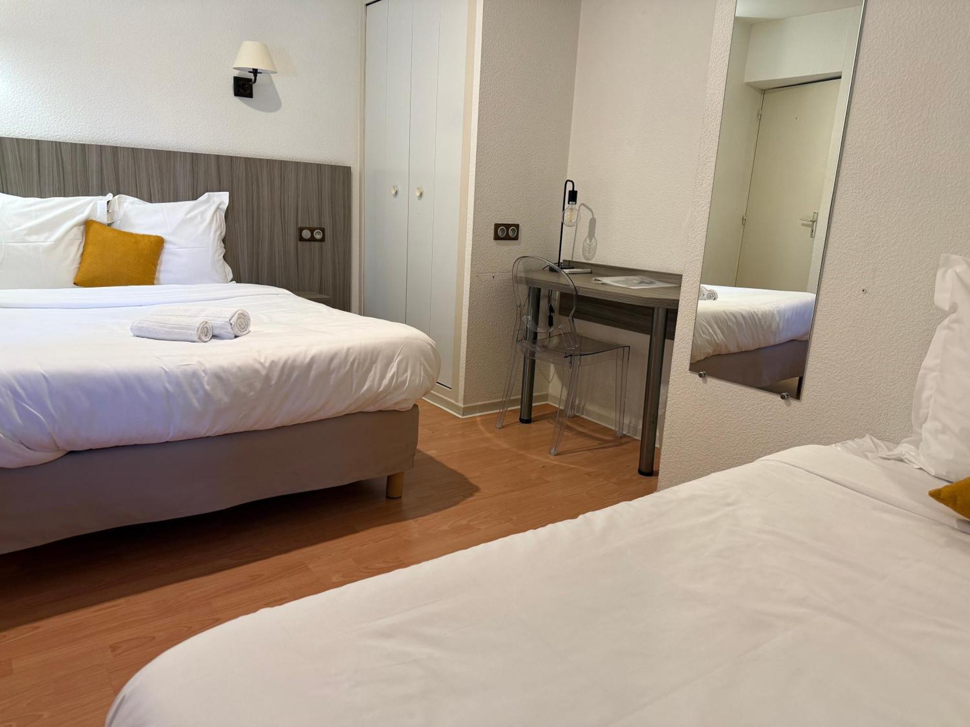 Le Victor Hugo - Hotel Et Restaurant - Logis Hotels Saint-Céré エクステリア 写真