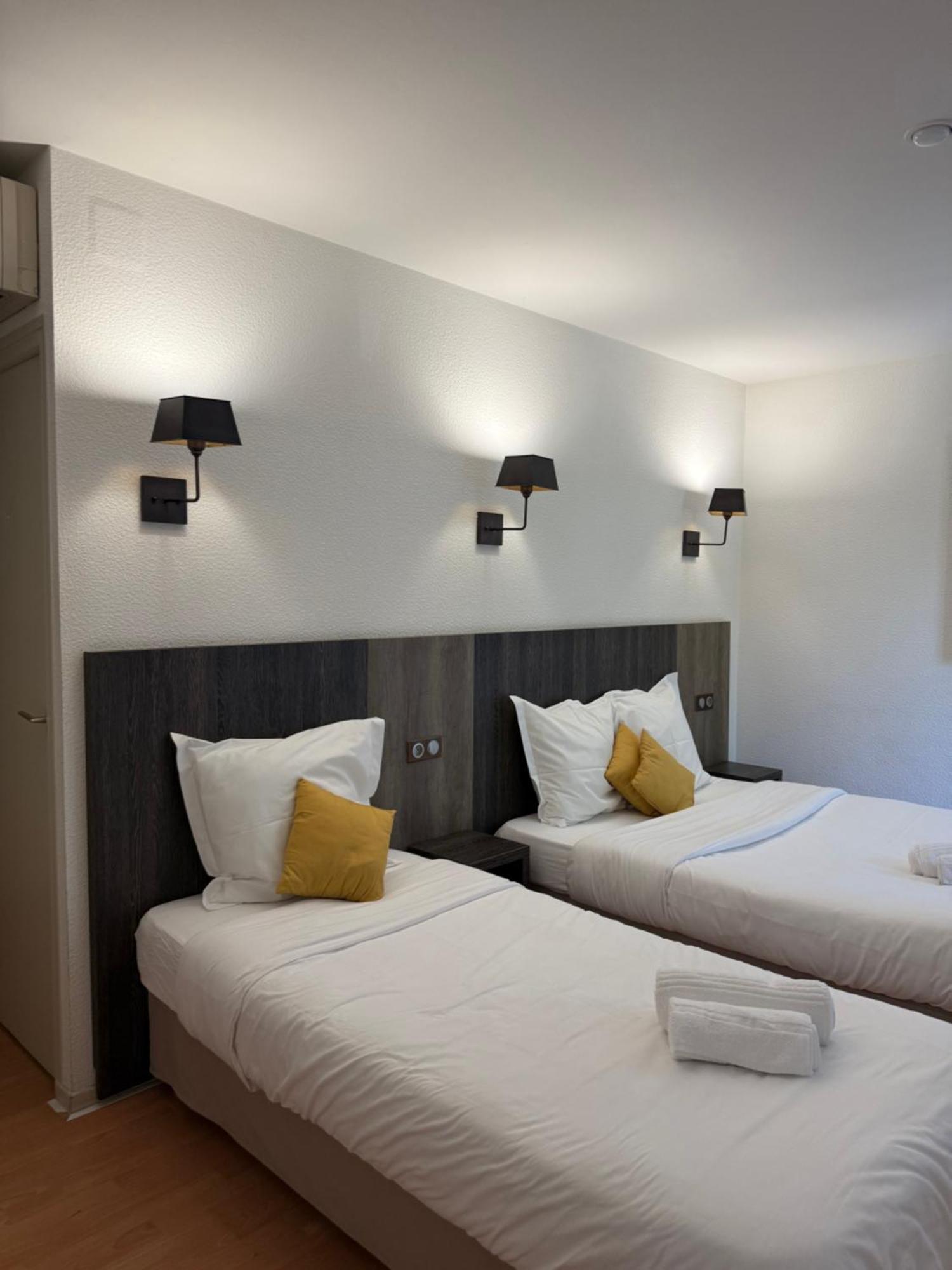 Le Victor Hugo - Hotel Et Restaurant - Logis Hotels Saint-Céré エクステリア 写真
