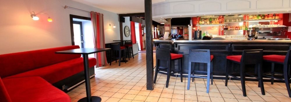 Le Victor Hugo - Hotel Et Restaurant - Logis Hotels Saint-Céré エクステリア 写真